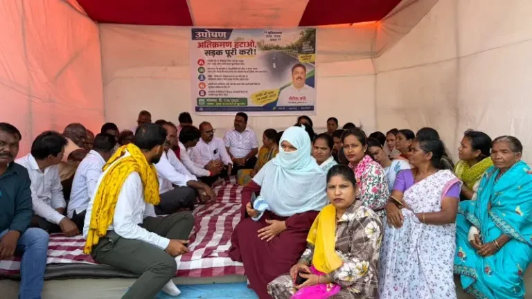 नगरसेवक शैलेश पांडे यांनी हट्ट धरला रस्त्यासाठी