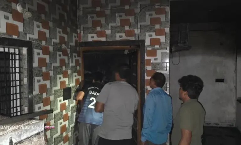 सावनेरच्या दादाजी मंदिर परिसरात घराला आग