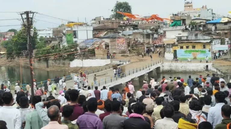 12 घंटे चला गोटमार, 438 से अधिक घायल