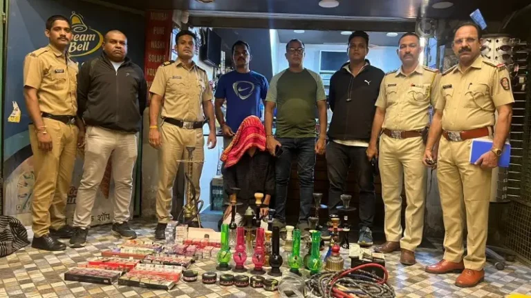अवैध हुक्का पार्लर पर पुलिस का छापा