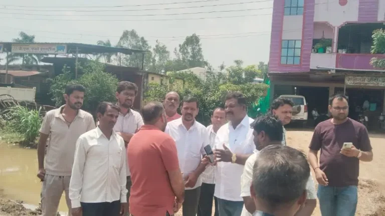 सिमेंटकरण सुरू असलेल्या रामटेक-चाचेर-मौदा रस्त्याची ग्रामपंचायत चाचेर तर्फे पाहणी
