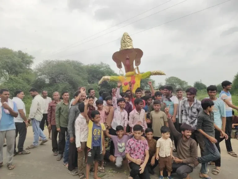 निसतखेड्यात वाजतगाजत मारबतीची मिरवणूक, सुरुवातीपासून तर विसर्जनापर्यंत सर्दी, खोकला, रोगराई घेऊन जा गे मारबत……. चा गजर