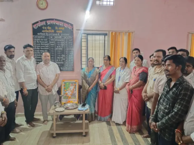 ग्रा पं चाचेर कार्यालयात सर्वज्ञ श्री चक्रधर स्वामी यांची जयंती साजरी 