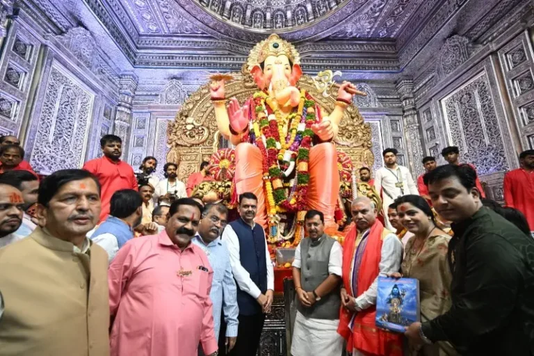 भाजपा राष्ट्रीय अध्यक्ष नितीन नबीन यांनी घेतले सिद्धीविनायक, लालबागच्या राजाचे दर्शन