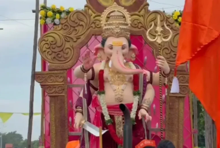 पांढरकवडाचा राजा नेताजी गणेशाचे भक्तिमय वातावरणात आगमन