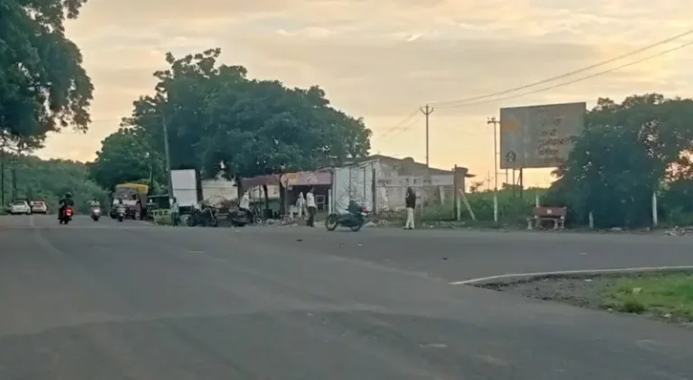 घूबडमेट चौकावर अपघातांचा धोका