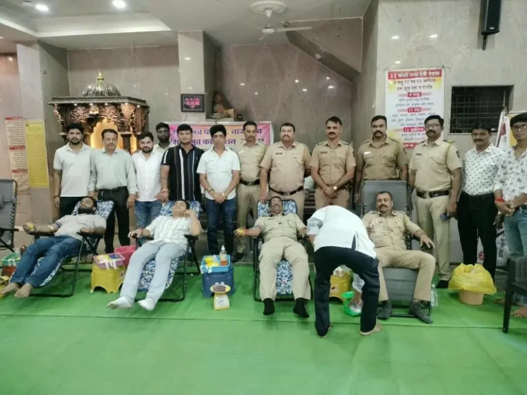 शहर पुलिसकर्मियों ने किया रक्तदान