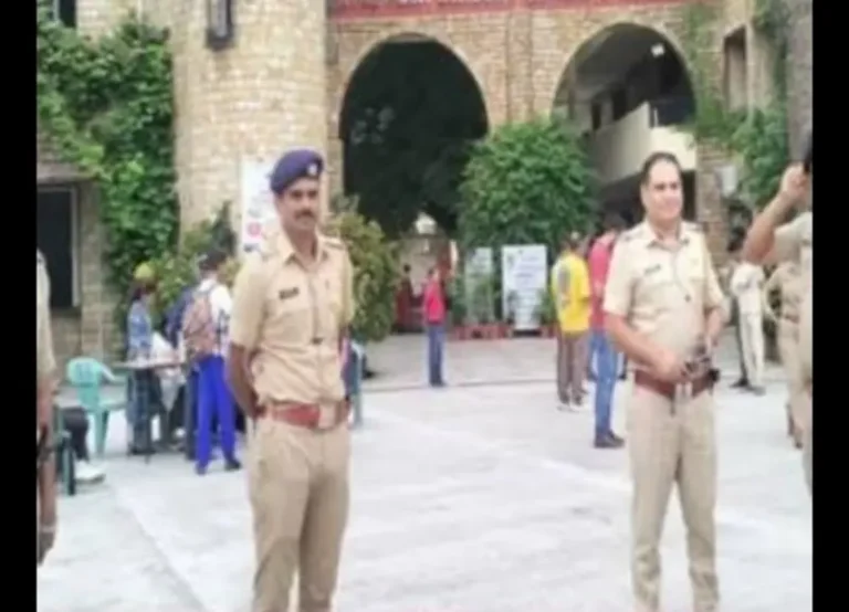 18 स्कूलों पर धमकी का साया, दस्ते ने चलाया सर्च ऑपरेशन