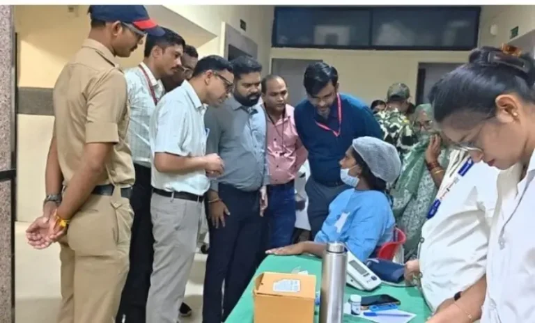 भंडारा मेडिकल कॉलेजमध्ये जिल्हाधिकाऱ्यांची अचानक पाहणी; ओपीडीची गर्दी कमी करण्याचे निर्देश