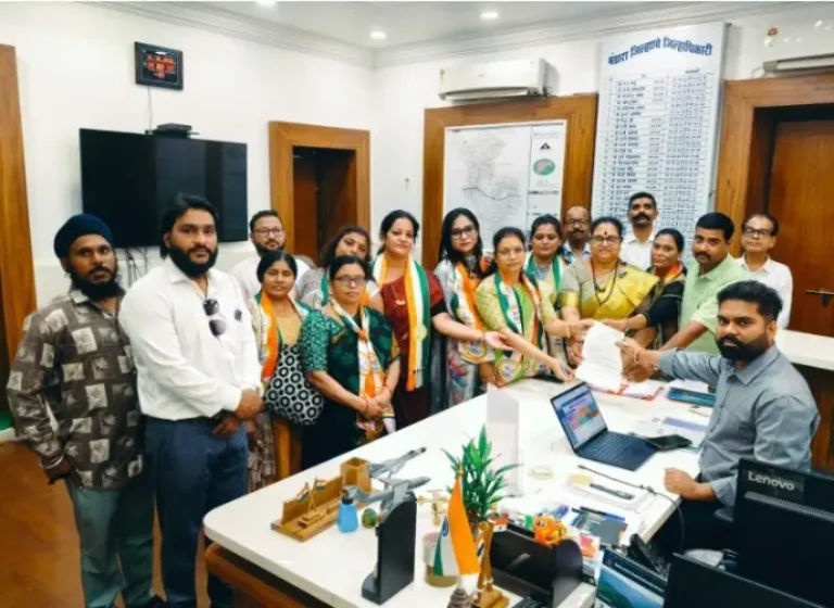 वाढत्या महागाईविरोधात राष्ट्रवादी महिला आघाडी आक्रमक भंडाऱ्यात जिल्हाधिकाऱ्यांना निवेदन; धान उत्पादकांना बोनस देण्याची मागणी