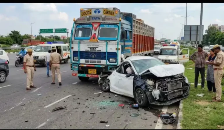 त्रिशूर में ट्रक से टकराई कार, 8 इंजीनियरिंग छात्रों की मौत