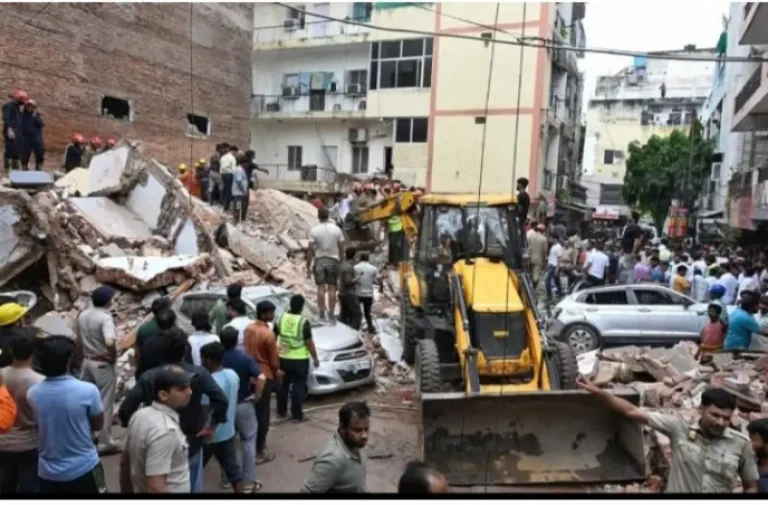 सत्य निकेतन पीजी हादसा: मलबे से 6 शव बरामद