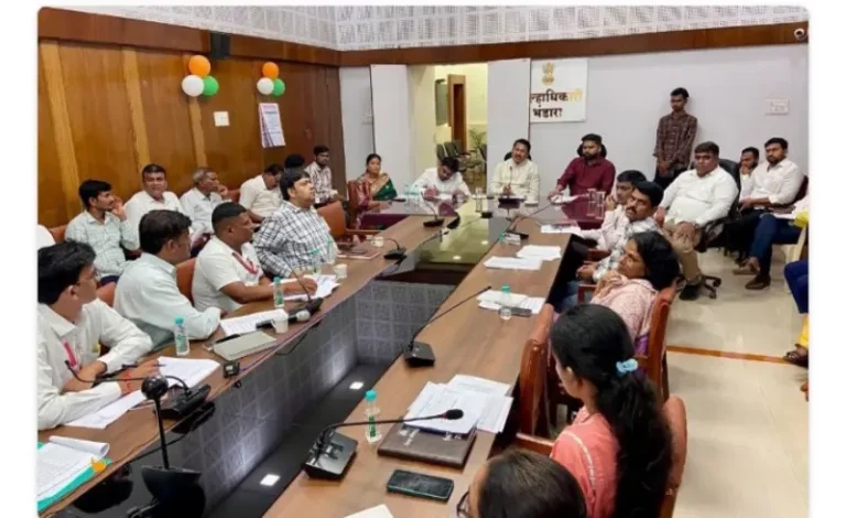 कर्जमाफीपासून घरकुलांपर्यंत; प्रलंबित प्रश्नांवर जिल्हाधिकाऱ्यांचे निर्देश