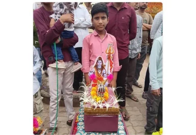 टाकाऊ साहित्यापासून नंदी साकारत तान्हा पोळा साजरा