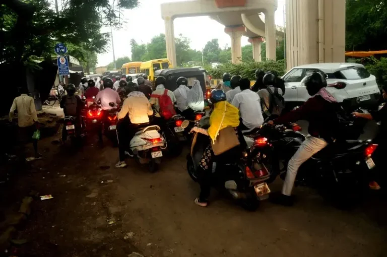गणेशोत्सव में ट्रैफिक की बदहाली बढ़ाएगी परेशानी