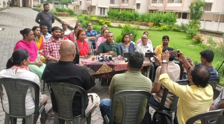 143 करोड़ का घरकुल सौदा: किसके घरों को छात्रावास में बदला जा रहा है?