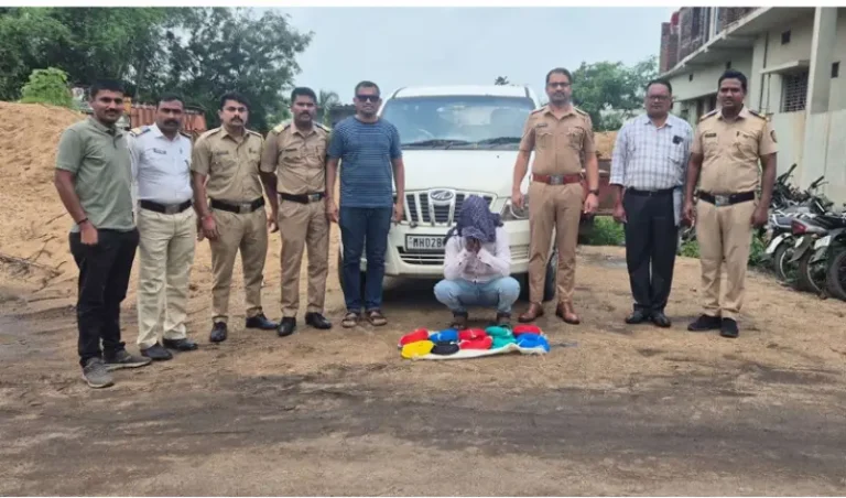 इलेक्ट्रिक दुकानाचे शटर वाकवून घरफोडी करणाऱ्या सराईत गुन्हेगाराला वरठी पोलिसांनी ठोकल्या बेड्या; सव्वा तीन लाखांचा मुद्देमाल जप्त