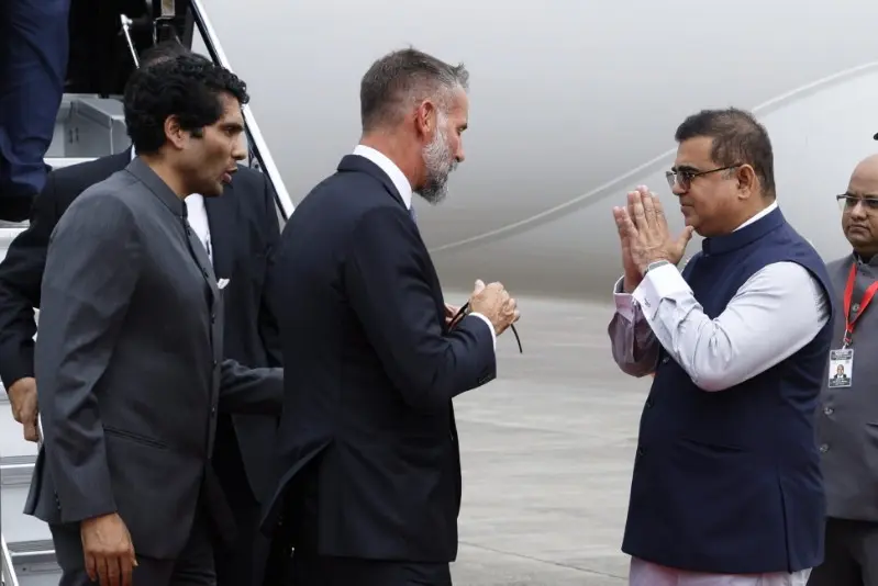 प्रिन्सरहीमखानमुंबईआगमन(1)_copy_800x534