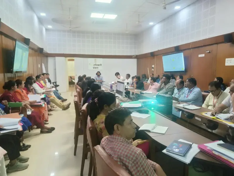 बोगसडॉक्टरआढळल्यासतत्काळगुन्हादाखलकराजिल्हाधिकारीसावनकुमारयांचेनिर्देश_copy_800x600