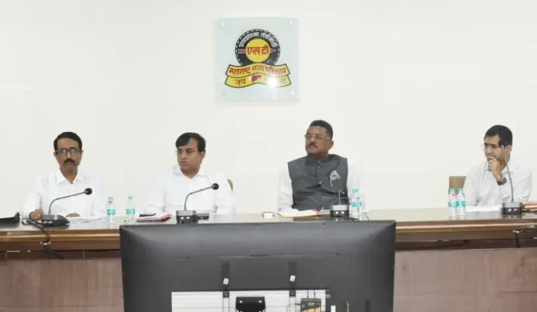 ‘एसटी’च्या आर्थिक सक्षमतेसाठी विनावाहक बससेवेला प्राधान्य द्या – परिवहन मंत्री प्रताप सरनाईक