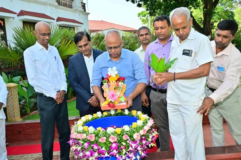 मा.राज्यपालनिवासस्थानातीलगणरायाचेकृत्रिमहौदातविसर्जन(2)_copy_800x533