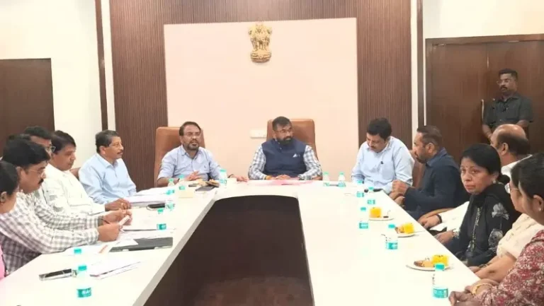 म्हाडाशी संबंधित विविध गृहनिर्माण सोसायट्यांच्या समस्यांचा उपसभापती सचिन अहिर यांनी घेतला आढावा