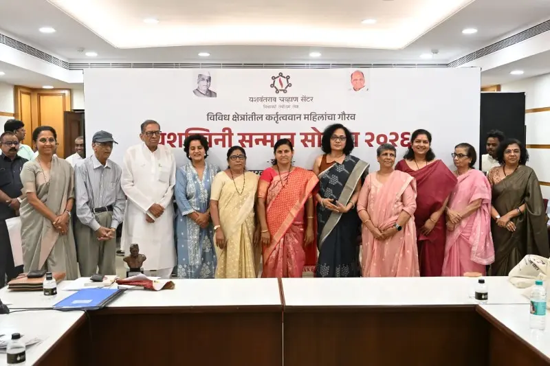 यशवंतरावचव्हाणसेंटर,मुंबईच्या‘यशस्विनीसन्मानपुरस्कारांचेवितरण_copy_800x533