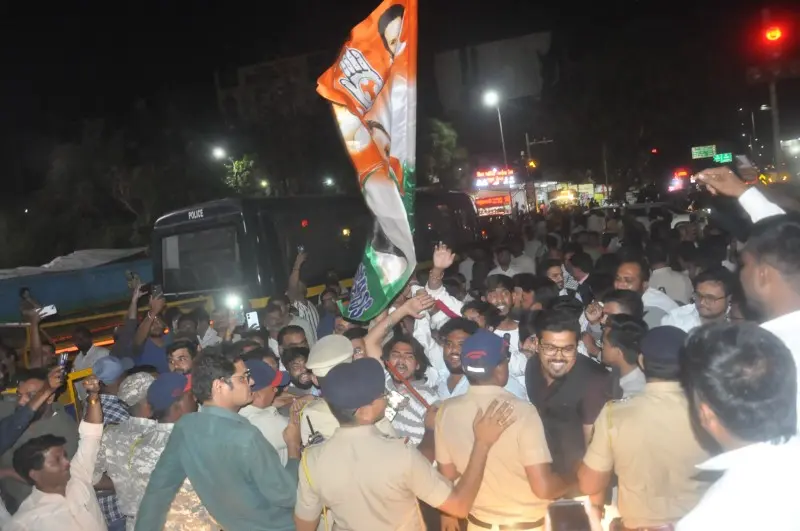 41 घंटे की मतगणना, कभी बढ़त तो कभी पिछड़ने का दौर 41 घंटे की मतगणना, कभी बढ़त तो कभी पिछड़ने का दौर