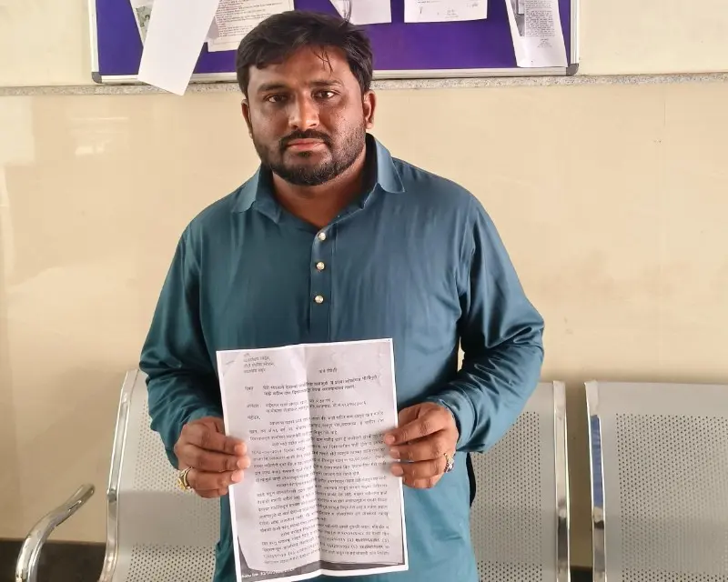 कर्जाच्या तगाद्यामुळे वडील दोन दिवसांपासून बेपत्ता; मुलाचा गंभीर आरोप कर्जाच्या तगाद्यामुळे वडील दोन दिवसांपासून बेपत्ता; मुलाचा गंभीर आरोप