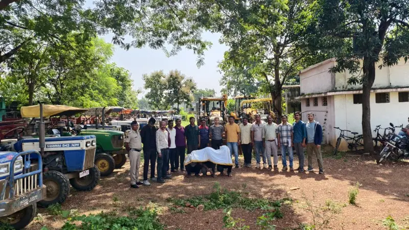 लाखांदूरमध्ये चुलबंद नदीपात्रात रेतीमाफियांवर पोलिसांचा ‘सर्जिकल स्ट्राईक’ लाखांदूरमध्ये चुलबंद नदीपात्रात रेतीमाफियांवर पोलिसांचा ‘सर्जिकल स्ट्राईक’