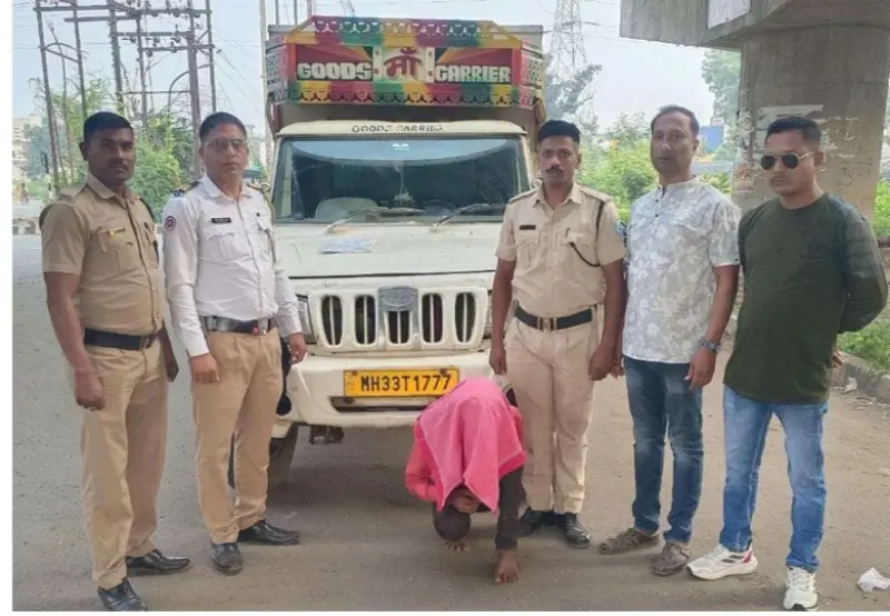 कारधा पोलिसांची धडक कारवाई: जनावरांची अवैध वाहतूक करणारी पिकअप जप्त; ५ लाखांवर मुद्देमाल हस्तगत कारधा पोलिसांची धडक कारवाई: जनावरांची अवैध वाहतूक करणारी पिकअप जप्त; ५ लाखांवर मुद्देमाल हस्तगत