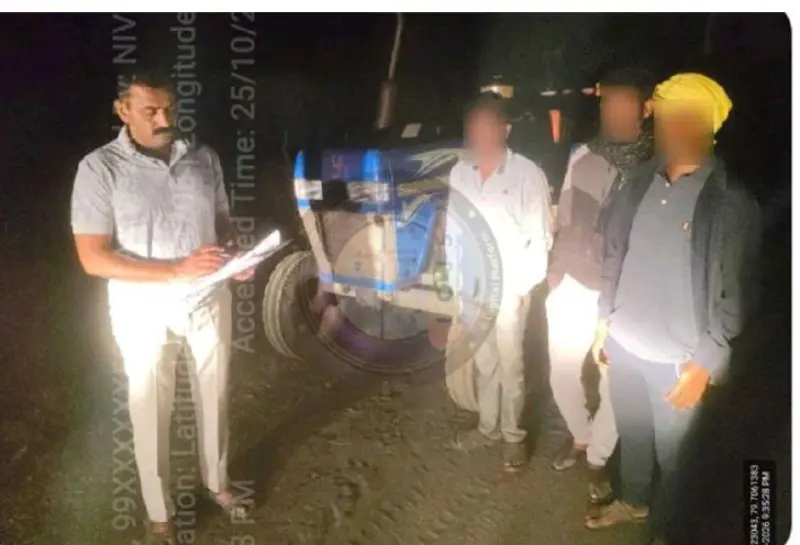 गोबरवाही पोलिसांची अवैध मॅग्नीज वाहतुकीवर कारवाई गोबरवाही पोलिसांची अवैध मॅग्नीज वाहतुकीवर कारवाई
