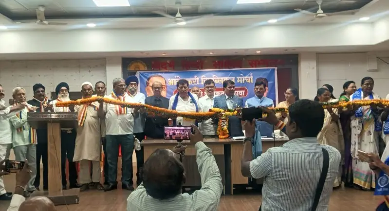 रिपब्लिकन चळवळ परिवार मोठा करण्यासाठी नव्हे, तर समाजाला दिशा देण्यासाठी – नारायण बागडे रिपब्लिकन चळवळ परिवार मोठा करण्यासाठी नव्हे, तर समाजाला दिशा देण्यासाठी – नारायण बागडे