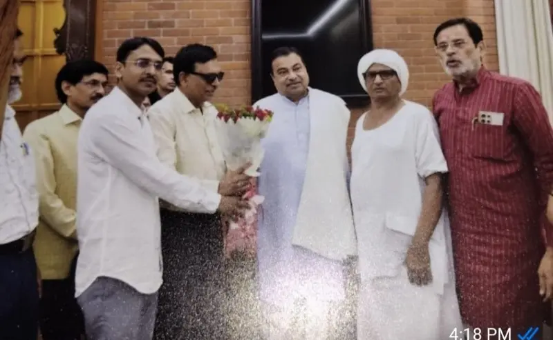 केंद्रीयमंत्री नितीन गडकरी यांच्या हस्ते अनाथ बालिकेचा औपचारिक स्वीकार सोहळा संपन्न केंद्रीयमंत्री नितीन गडकरी यांच्या हस्ते अनाथ बालिकेचा औपचारिक स्वीकार सोहळा संपन्न