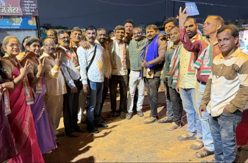 बहादुऱ्यात अभिजित वंजारी यांच्या विजयाचा जल्लोष बहादुऱ्यात अभिजित वंजारी यांच्या विजयाचा जल्लोष