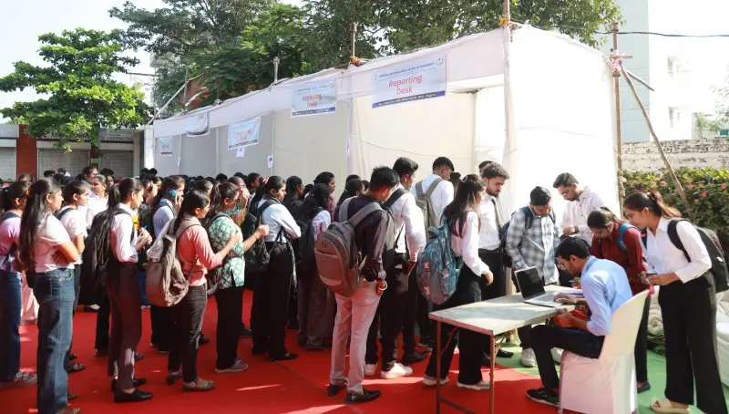 दादासाहेब बालपांडे कॉलेजच्या प्लेसमेंट ड्राइव्हला उत्स्फूर्त प्रतिसाद; १०५ उमेदवारांना रोजगाराची संधी दादासाहेब बालपांडे कॉलेजच्या प्लेसमेंट ड्राइव्हला उत्स्फूर्त प्रतिसाद; १०५ उमेदवारांना रोजगाराची संधी