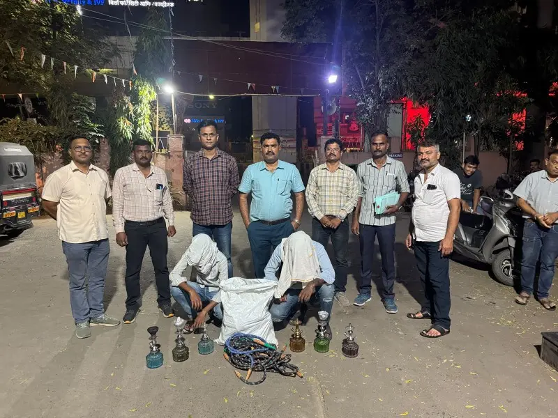 सीताबर्डी में हुक्का पार्लर पर छापा सीताबर्डी में हुक्का पार्लर पर छापा