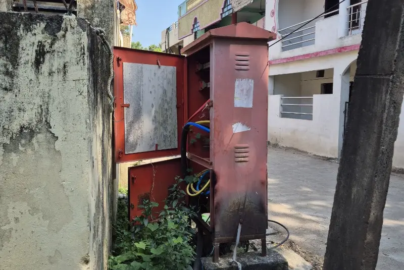 मौदा शहरात ठिकठिकाणी उघड्या MSEB च्या DP देत आहे अपघाताला निमंत्रण… मौदा शहरात ठिकठिकाणी उघड्या MSEB च्या DP देत आहे अपघाताला निमंत्रण…