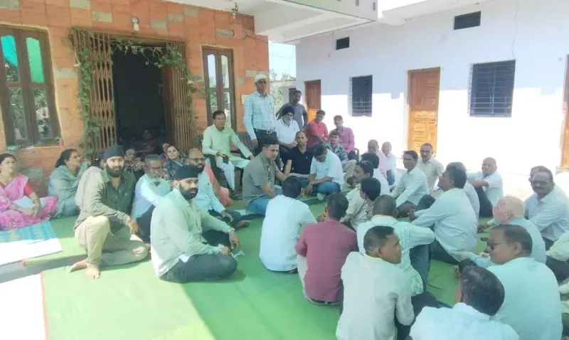 डोंगरगढ़–गोंदिया चौथी रेल लाइन की जमीन मोजणी का विरोध डोंगरगढ़–गोंदिया चौथी रेल लाइन की जमीन मोजणी का विरोध