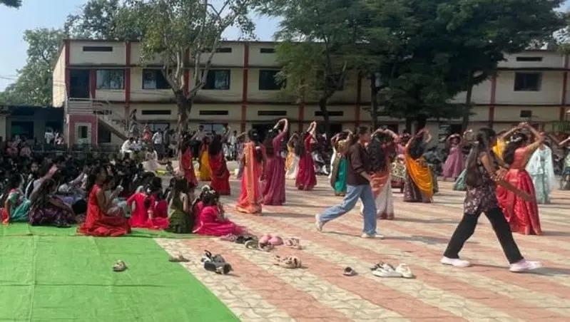 गोरेगांव जिप स्कूल में रास गरबा का आयोजन गोरेगांव जिप स्कूल में रास गरबा का आयोजन