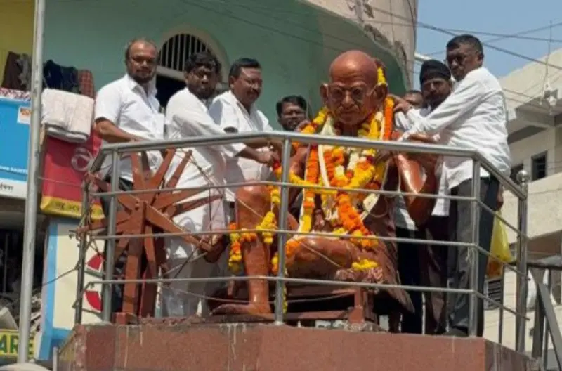 महात्मा गांधी जयंतीनिमित्त भारत निर्माण आंदोलनातर्फे अभिवादन महात्मा गांधी जयंतीनिमित्त भारत निर्माण आंदोलनातर्फे अभिवादन