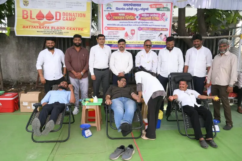 रक्तदानातून पदाधिकारी-अधिकाऱ्यांचा सामाजिक बांधिलकीचा आदर्श रक्तदानातून पदाधिकारी-अधिकाऱ्यांचा सामाजिक बांधिलकीचा आदर्श