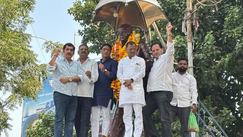 धम्मचक्र प्रवर्तन दिनानिमित्त भाजपतर्फे कामठीत डॉ. बाबासाहेब आंबेडकरांना सामूहिक अभिवादन धम्मचक्र प्रवर्तन दिनानिमित्त भाजपतर्फे कामठीत डॉ. बाबासाहेब आंबेडकरांना सामूहिक अभिवादन