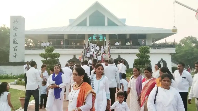 ‘भीमगर्जना’ आणि ‘बुद्धं शरणं गच्छामि’च्या जयघोषाने दुमदुमला ड्रॅगन पॅलेस टेम्पल परिसर ‘भीमगर्जना’ आणि ‘बुद्धं शरणं गच्छामि’च्या जयघोषाने दुमदुमला ड्रॅगन पॅलेस टेम्पल परिसर