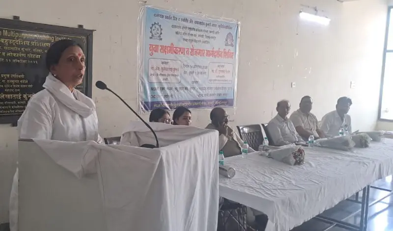 केवळ पदवी नव्हे, तर कौशल्य आत्मसात करून तरुणांनी स्वावलंबी व्हावे – डॉ. पुरणचंद्र मेश्राम केवळ पदवी नव्हे, तर कौशल्य आत्मसात करून तरुणांनी स्वावलंबी व्हावे – डॉ. पुरणचंद्र मेश्राम