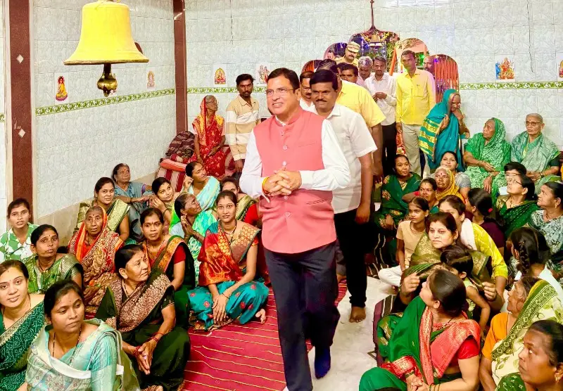 अरोली येथील नवरात्र उत्सव सुरू असलेल्या चैतन्येश्वर शिवपार्वती मंदिरात राज्यमंत्री आशिष जयस्वाल यांची भेट अरोली येथील नवरात्र उत्सव सुरू असलेल्या चैतन्येश्वर शिवपार्वती मंदिरात राज्यमंत्री आशिष जयस्वाल यांची भेट