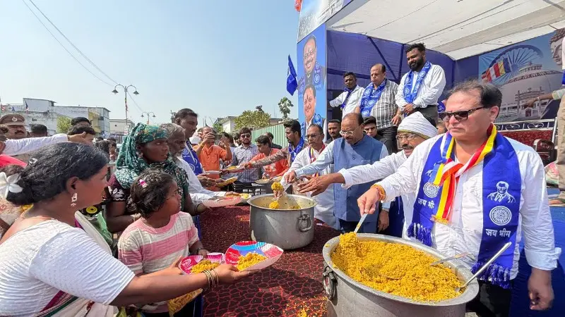 निस्वार्थ धम्मसेवेचे प्रतीक ठरले नगराध्यक्ष अजय अग्रवाल निस्वार्थ धम्मसेवेचे प्रतीक ठरले नगराध्यक्ष अजय अग्रवाल