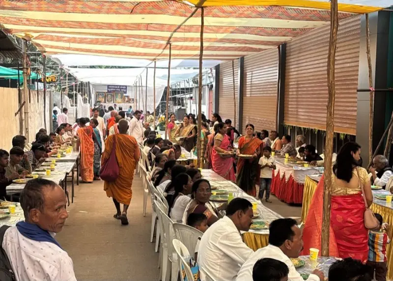 ७० व्या धम्मचक्र प्रवर्तनदिनानिमित्त भव्य भोजनदान सोहळा संपन्न ७० व्या धम्मचक्र प्रवर्तनदिनानिमित्त भव्य भोजनदान सोहळा संपन्न