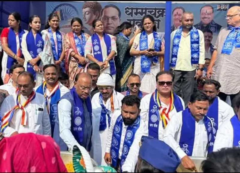 कामठीतील धम्मप्रेमी भिम अनुयांया कडून नगराध्यक्ष अजय अग्रवाल यांचे अभिनंदन कामठीतील धम्मप्रेमी भिम अनुयांया कडून नगराध्यक्ष अजय अग्रवाल यांचे अभिनंदन