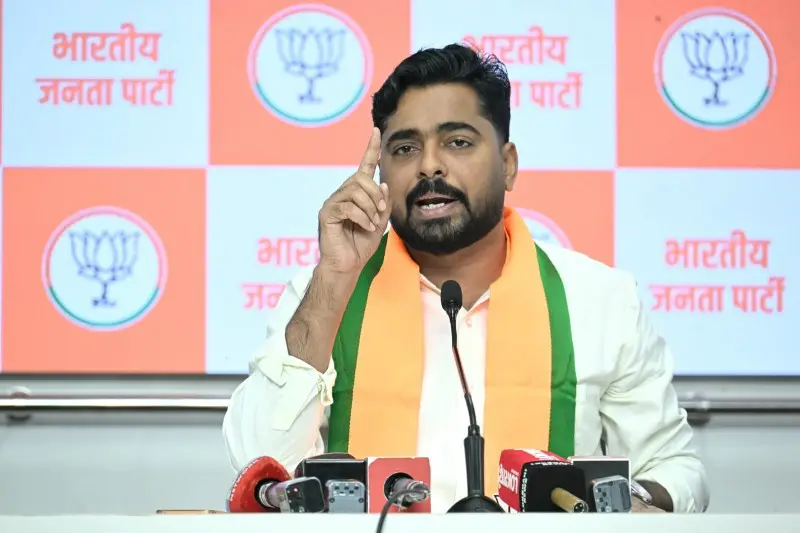 बांगला घुसखोरांची नावे मतदार यादीत घुसवण्यासाठी “एसआयआर”ला विरोध बांगला घुसखोरांची नावे मतदार यादीत घुसवण्यासाठी “एसआयआर”ला विरोध